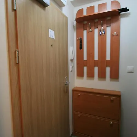 No. 48a Svahova 30